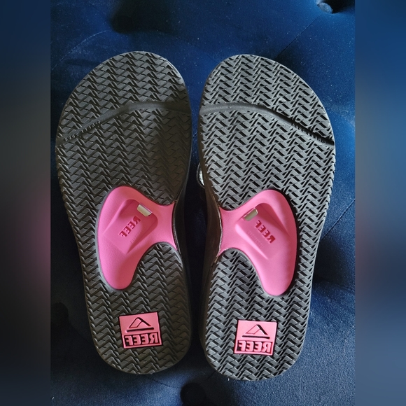 Reef flip flops size 8. Black - Picture 2 of 3